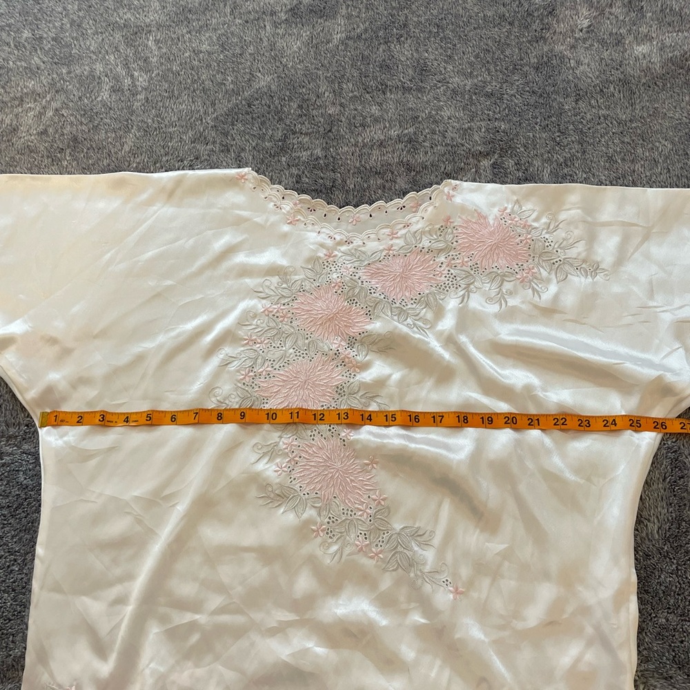 Flowy floral print embroidered top - Picture 2 of 4